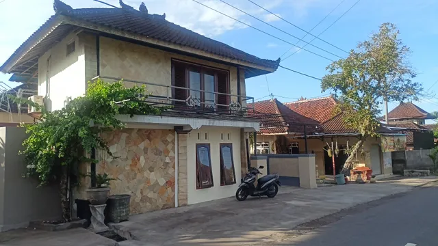 FATINN'S surfer guest house.