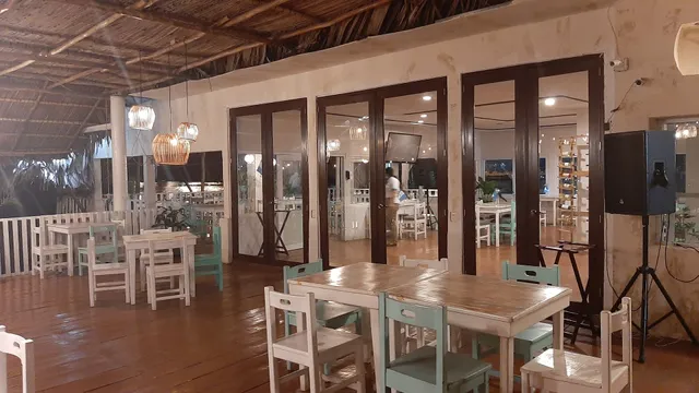 Los Delfines Puerto Barrios