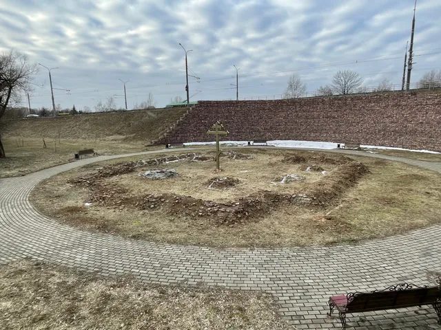 Fundament Troitskogo Sobora