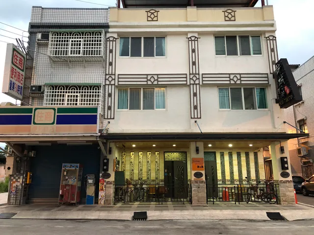 Xincheng Old Street B&B