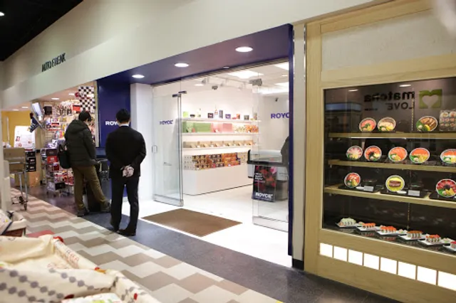 ROYCE' Chocolate at Mitsuwa Marketplace in Edgewater