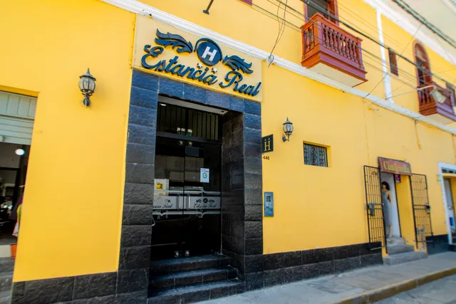 Hotel Estancia Real
