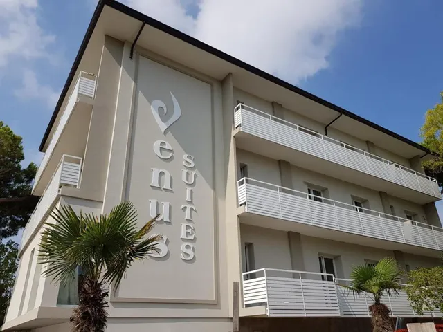 Venus Suites Hotel-Residence