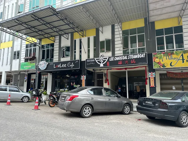 Lee charcoal steamboat 碳火锅