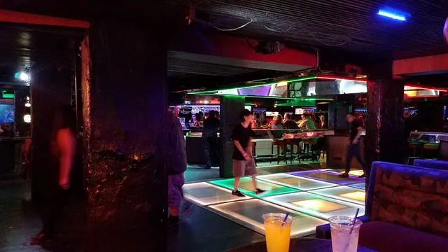 Play Bar Night Club Waikiki