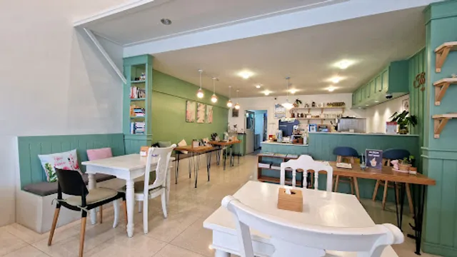 The Salad Dining cafe