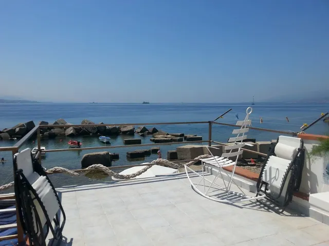 Bed and Breakfast Lemons sea