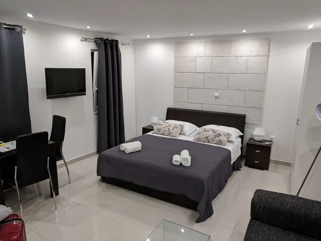 Split Oasis Studio Apartments