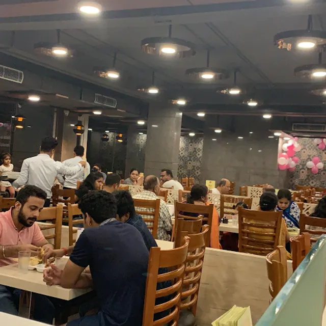 Harish Bakers & Sweets Sector 83