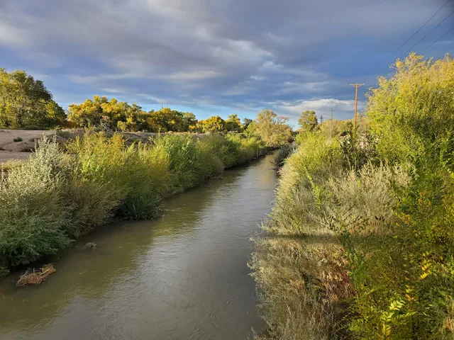 Alameda Bosque Trail Parking Space