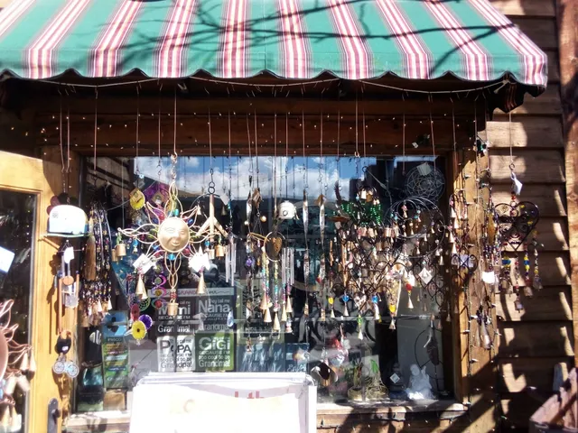 Round The Mountain Gift Shop