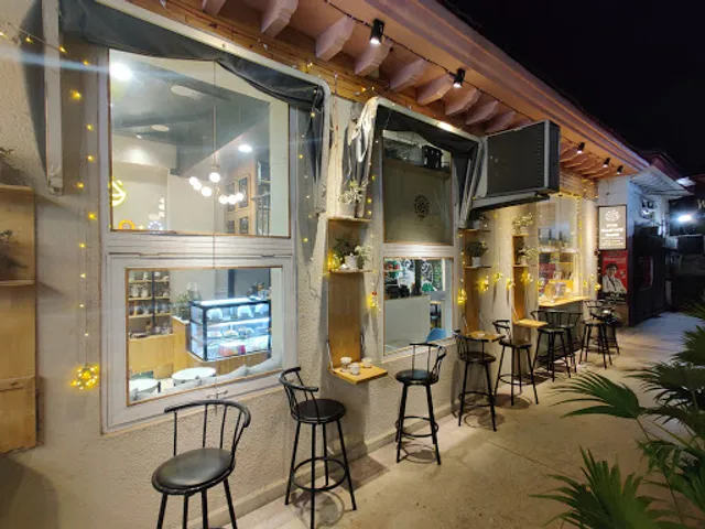 FES Cafe & Desserts | Galleria Market, Gurgaon