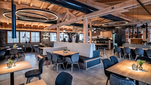 Lacknerhof Restaurant / Kaffee / Hofladen