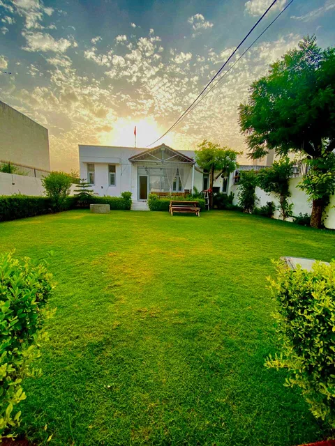 HOTEL SOLANKI FARM & Pool Villa with gardens