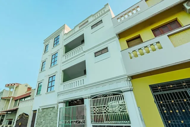 OYO Home 29288 Elegant Studio Near Ecr