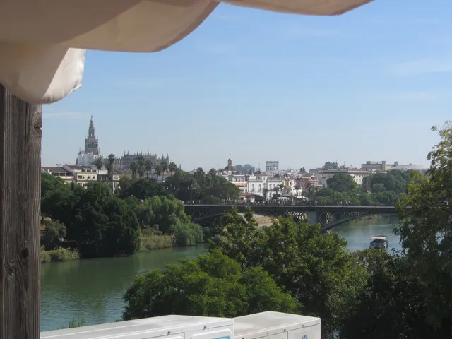 TrianaBridgeViews. Atico con vistas al puente de Triana