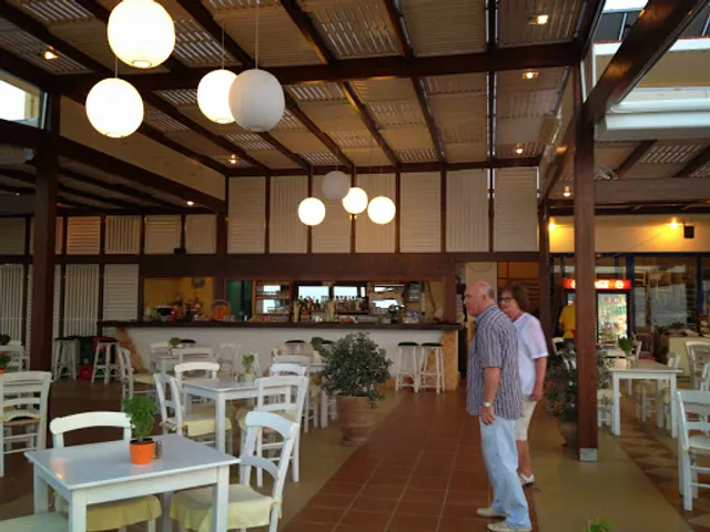 Meltemi - Beach Bar Restaurant