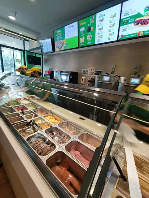 Subway Menara Cakrawala