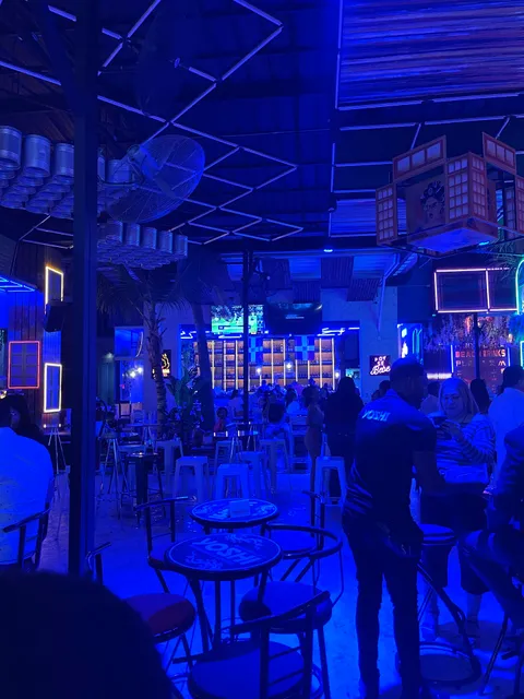 Yoshi Restaurant & Lounge