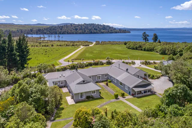 Lake Brunner Eco Lodge