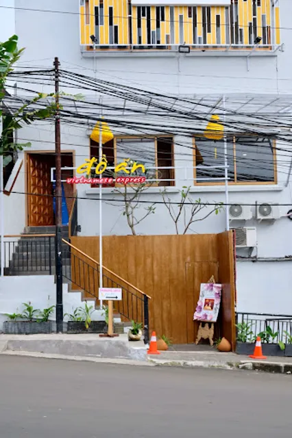 Doan Vietnamese Express @ Esher Place