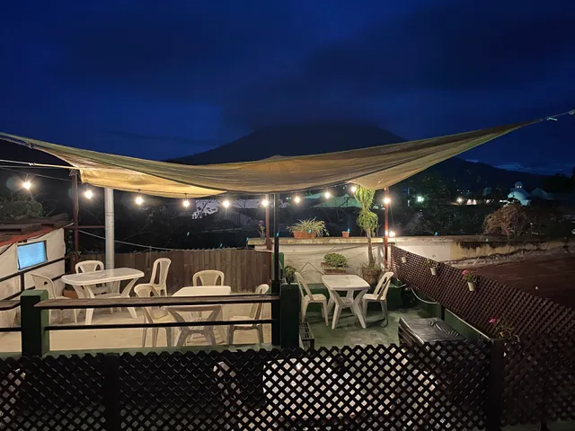 Feathers Hotel & Lounge