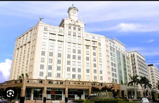 Henry's Newport Condotel