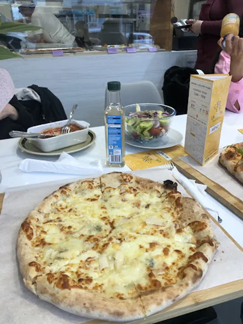 LaVespas Perfect Pizza - Fish & Chips -Chicken - Boba