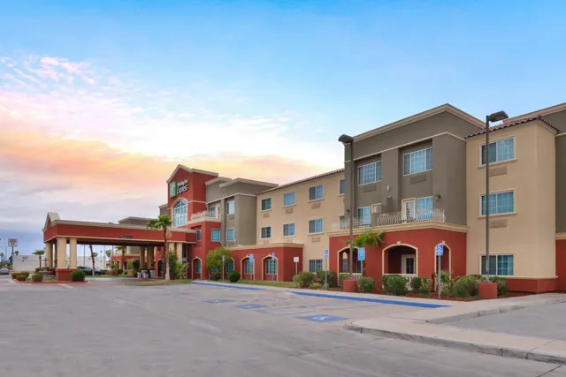 Holiday Inn Express & Suites El Centro by IHG