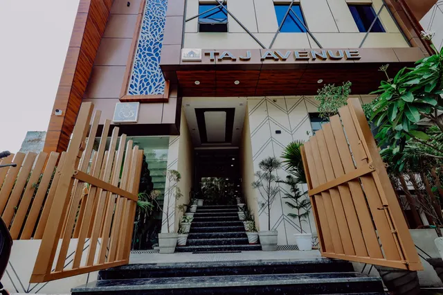 Hotel Taj Avenue