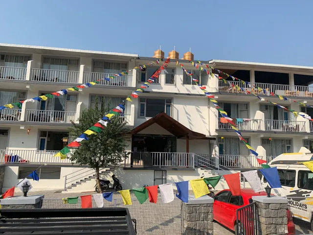 Dephun Hotel: Rooms Restaurant &Cafe