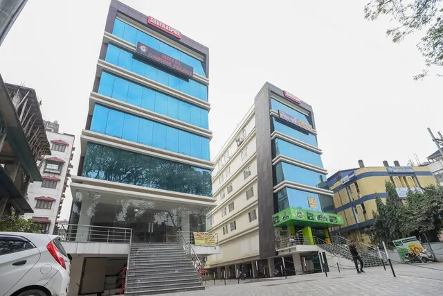 OYO 26676 Chirom Royal Luxury