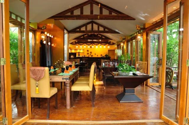 Krua Supanniga by Khunyai Somsie