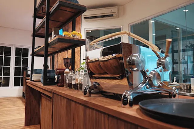 ELEMENT CAFE & RESTO by Petit Paris