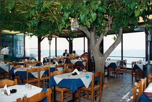 Mouria Taverna, Vrontados, Chios