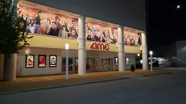 AMC Oakbrook Center 4