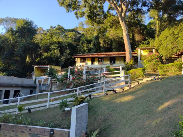 Casa de temporada com suítes e piscina em Paty do Alferes/ Miguel Pereira.