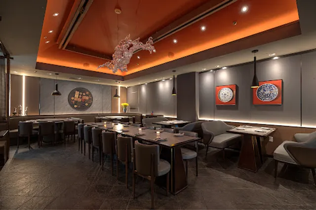 Chi Restaurant & Bar