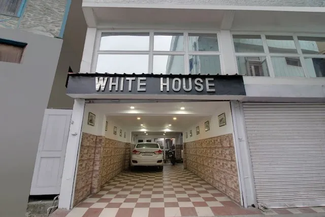 OYO Hotel White House