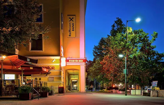 Corner Hotel and Cafe