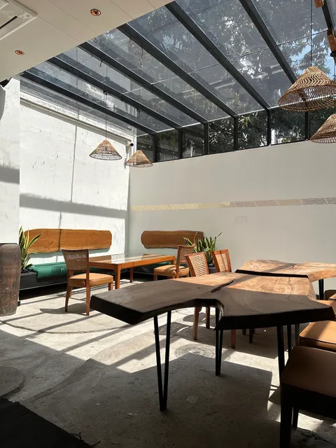 Izuri- Modern Kitchen & Cafe