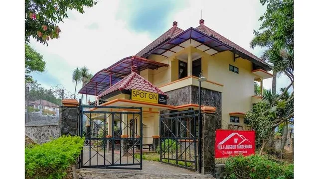 SPOT ON 1767 Villa Anggur Panderman