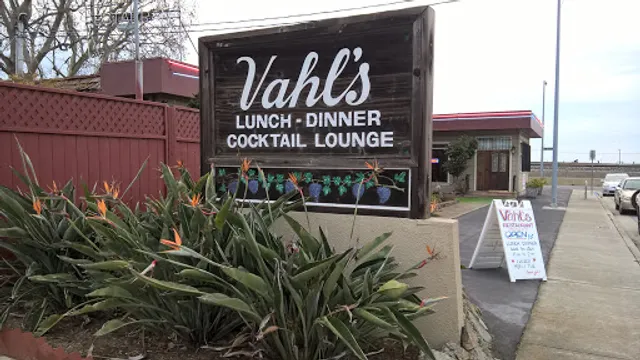 Vahl's Restaurant & Cocktail