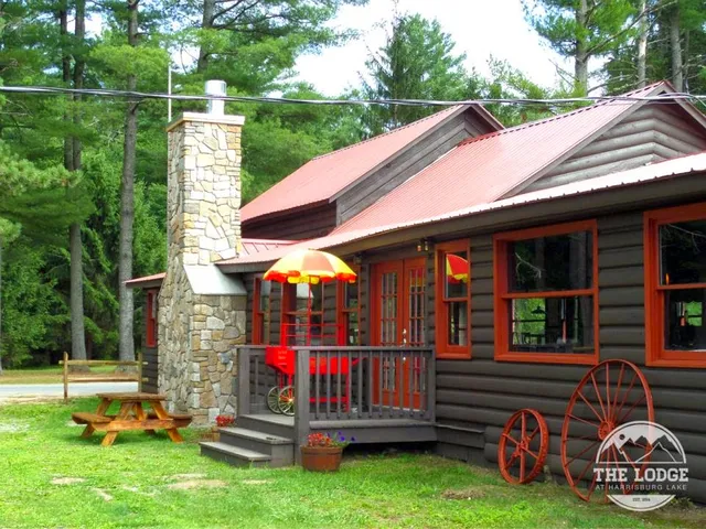 The Lodge at Harrisburg Lake