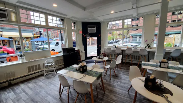 Cobblestones a Beacon Hill Eatery