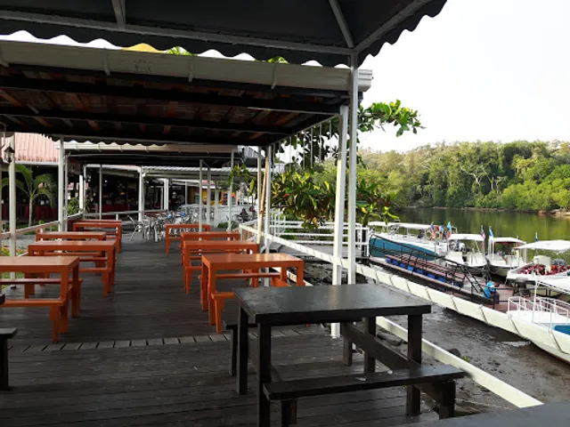 Beringgis Riverside Seafood Restaurant