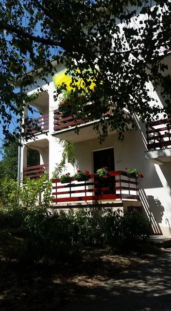Apartmani "Ozrenska bašta"