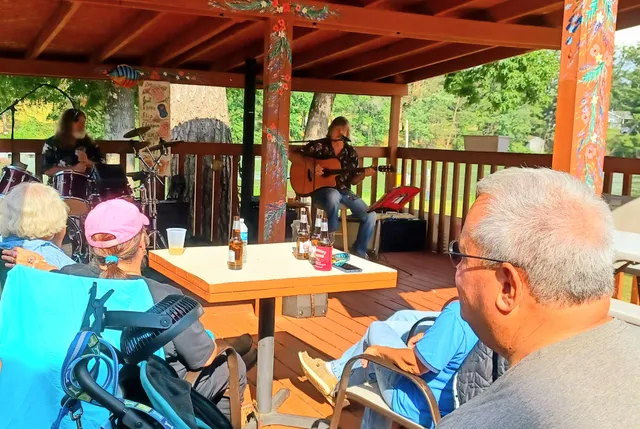 Mel’s Lakeshore Resort