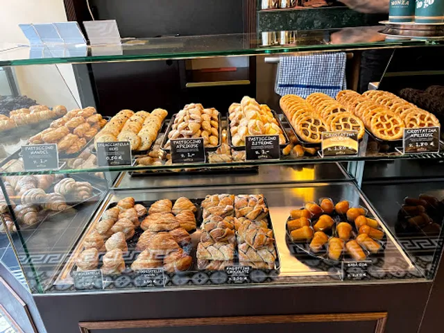 MONZA Caffè & Bar - Fressgass