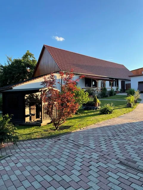 The Creek Lodge - Self-Catering